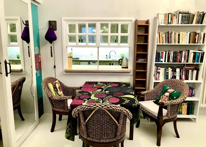 Unique Design Flat At Downtown