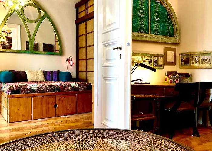 Unique Design Flat At Downtown
