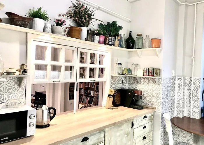 Unique Design Flat At Downtown